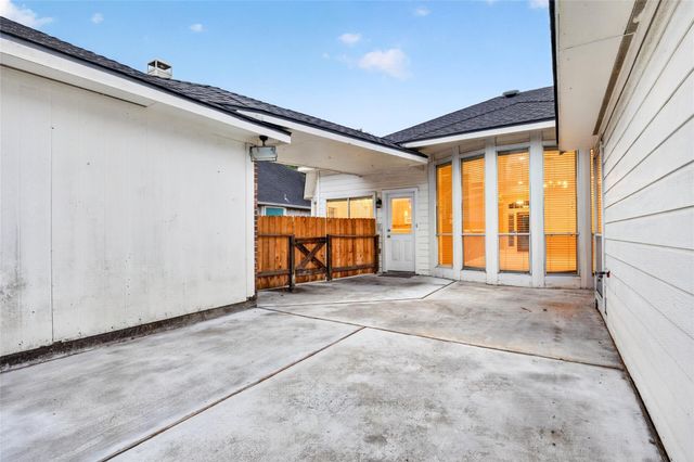 9910 Ripple Lake Drive, Houston, TX 77065