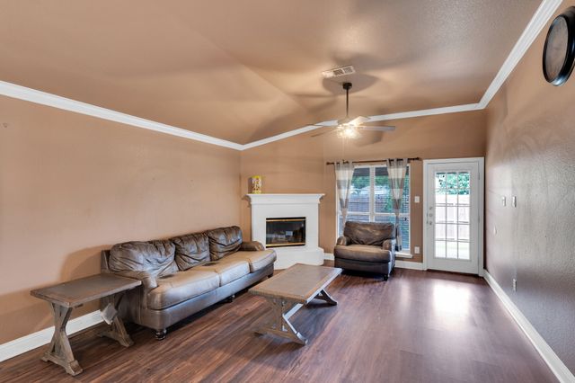 1006 Darren Drive, Burleson, TX 76028