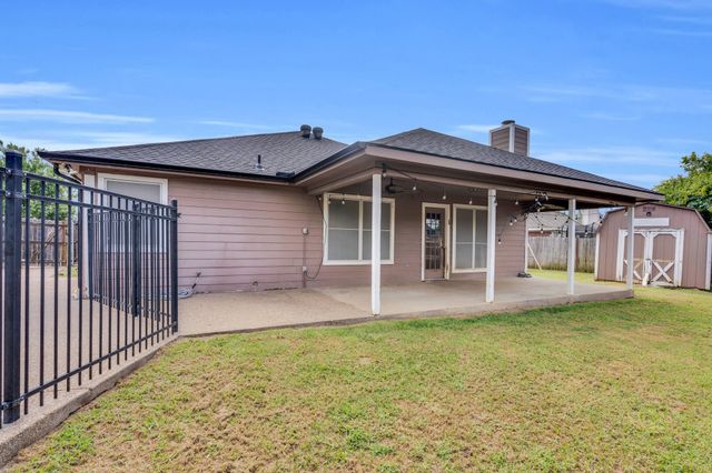 1006 Darren Drive, Burleson, TX 76028