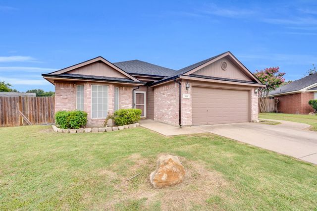 1006 Darren Drive, Burleson, TX 76028
