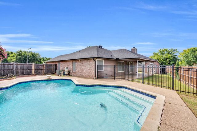 1006 Darren Drive, Burleson, TX 76028