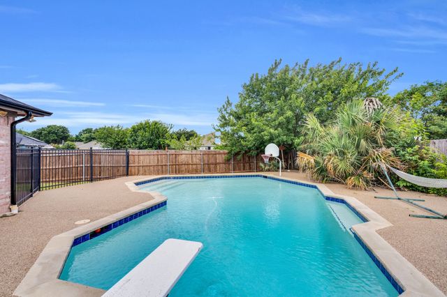 1006 Darren Drive, Burleson, TX 76028