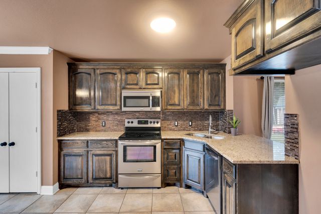 1006 Darren Drive, Burleson, TX 76028