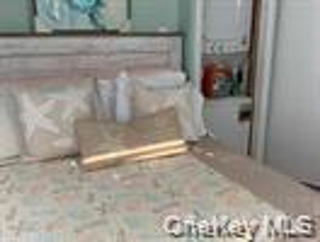 77 Illinois Avenue Main, Long Beach, NY 11561