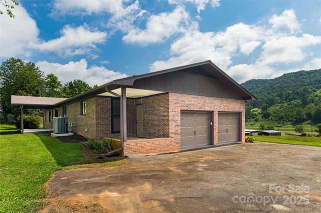 36 Brooks Branch Road, Leicester, NC 28748
