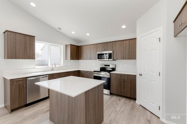 214 Marble Ave, Caldwell, ID 83605