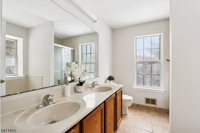 43 Watertown Ct, Montgomery Twp., NJ 08540