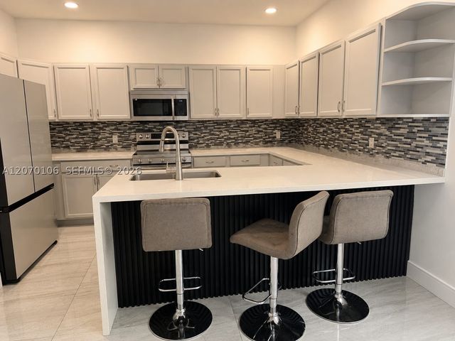 9229 W 33rd Way, Hialeah, FL 33018