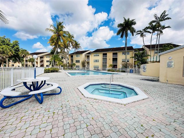 15340 SW 106th Ter 819, Miami, FL 33196