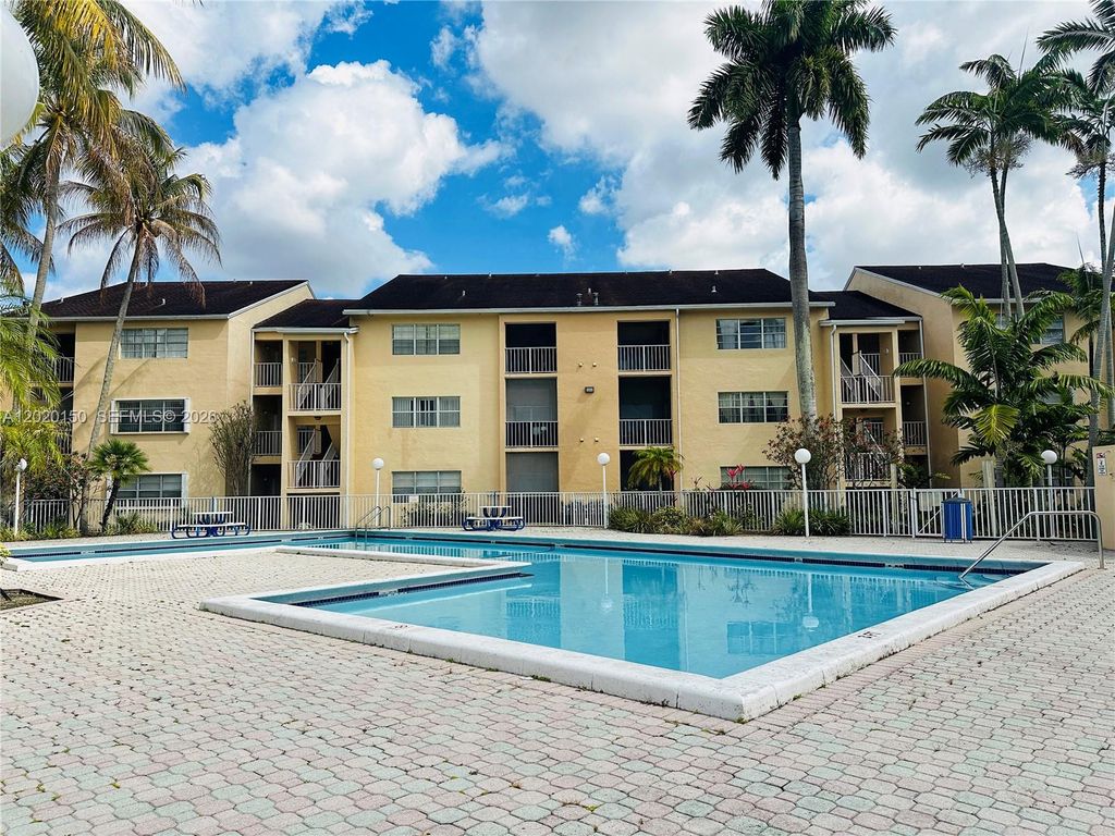 15340 SW 106th Ter 819, Miami, FL 33196
