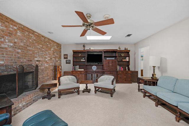 645 NE Country Club Avenue, Fort Walton Beach, FL 32547