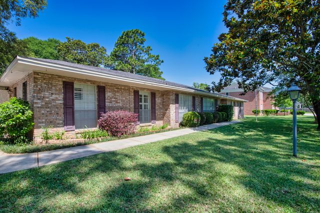 645 NE Country Club Avenue, Fort Walton Beach, FL 32547