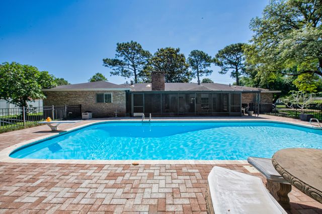645 NE Country Club Avenue, Fort Walton Beach, FL 32547