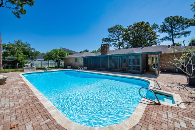 645 NE Country Club Avenue, Fort Walton Beach, FL 32547