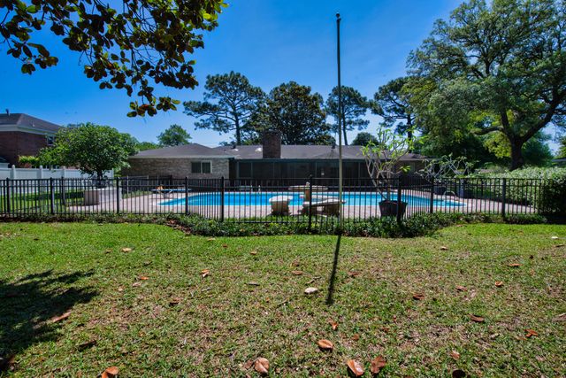 645 NE Country Club Avenue, Fort Walton Beach, FL 32547