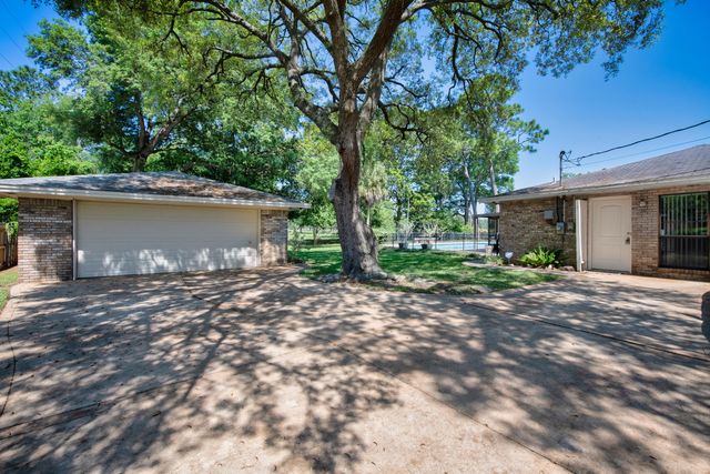 645 NE Country Club Avenue, Fort Walton Beach, FL 32547