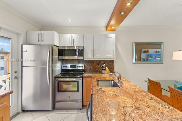 5121 W Oakland Park Boulevard 304, Lauderdale Lakes, FL 33313