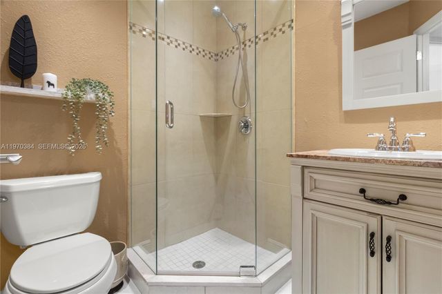 5121 W Oakland Park Boulevard 304, Lauderdale Lakes, FL 33313