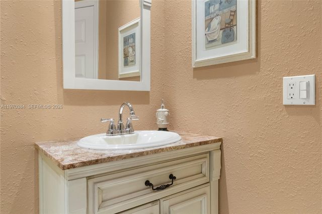 5121 W Oakland Park Boulevard 304, Lauderdale Lakes, FL 33313
