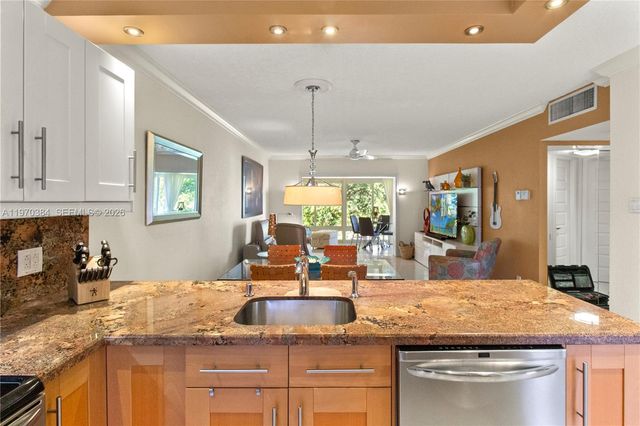 5121 W Oakland Park Boulevard 304, Lauderdale Lakes, FL 33313