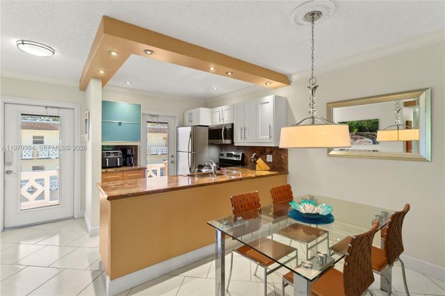 5121 W Oakland Park Boulevard 304, Lauderdale Lakes, FL 33313