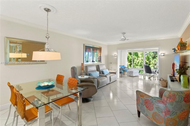 5121 W Oakland Park Boulevard 304, Lauderdale Lakes, FL 33313