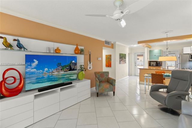 5121 W Oakland Park Boulevard 304, Lauderdale Lakes, FL 33313