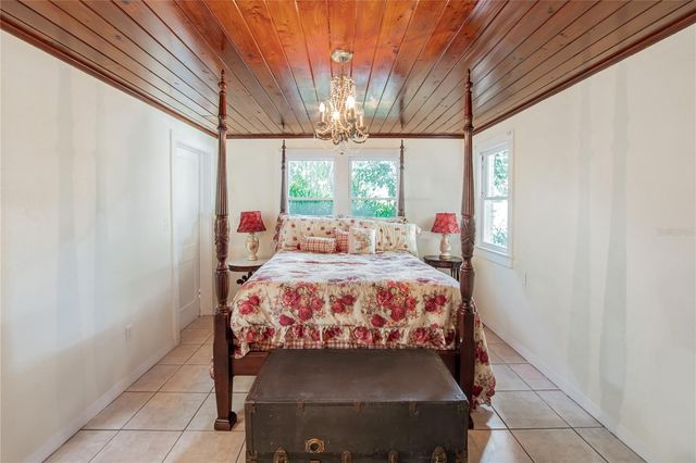 37439 MERIDIAN AVENUE, Dade City, FL 33525