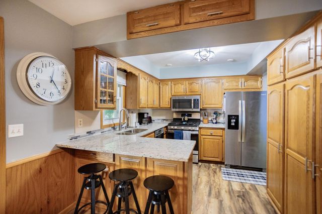 2230 Decatur Avenue N, Golden Valley, MN 55427