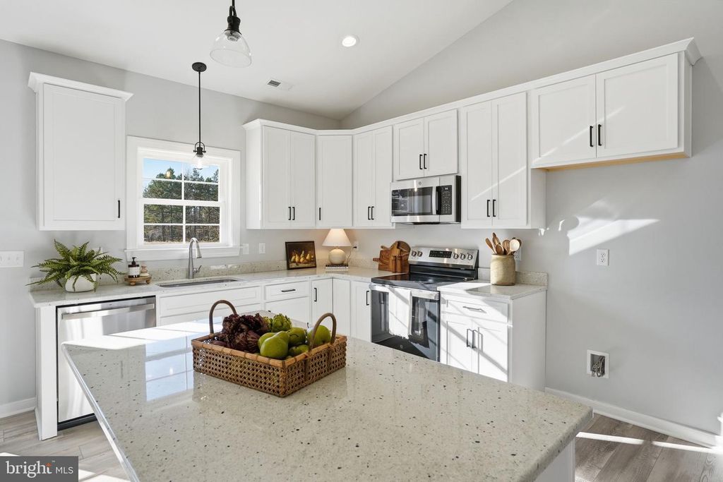 475 FREDERICKS HALL RD, Bumpass, VA 23024