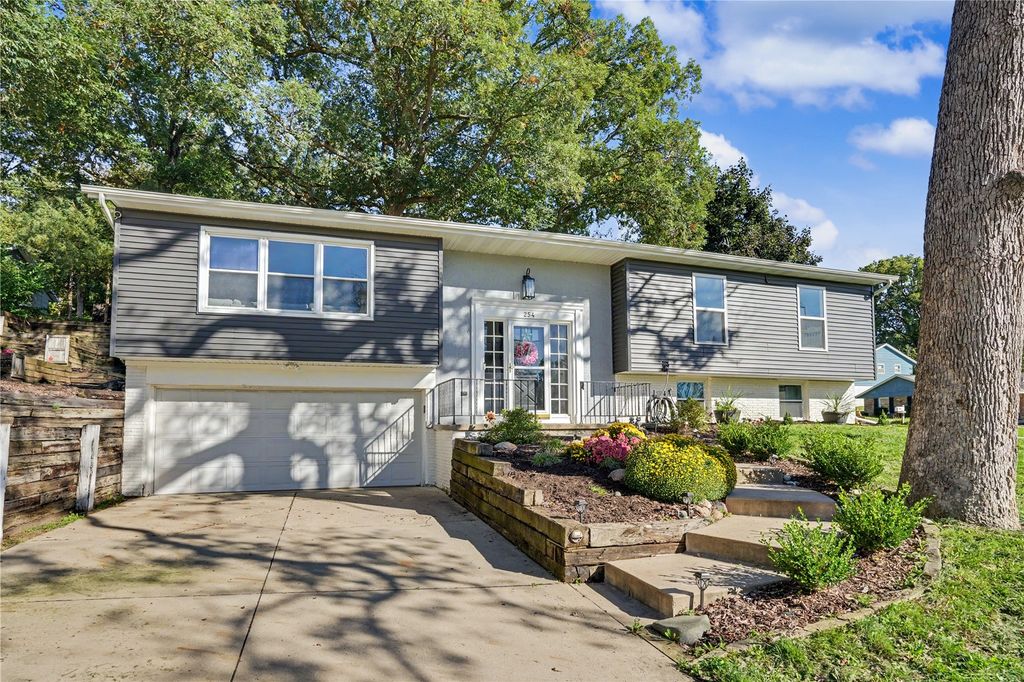 254 NE Brentwood Circle, Cedar Rapids, IA 52402