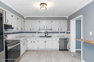 3710 Susan Ln, Louisville, KY 40229
