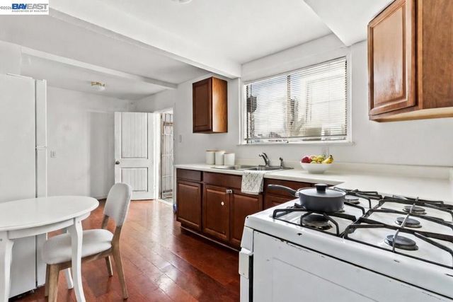 812 Lisbon Ave, Oakland, CA 94601