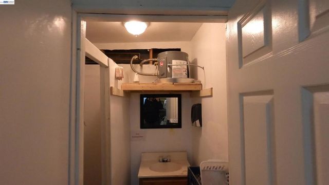 812 Lisbon Ave, Oakland, CA 94601