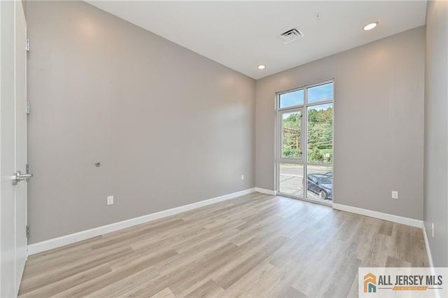 271 Millburn Avenue 2D, Millburn, NJ 07041