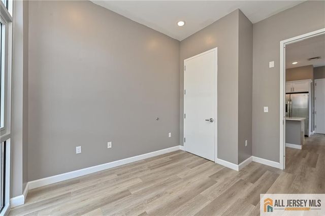 271 Millburn Avenue 2D, Millburn, NJ 07041