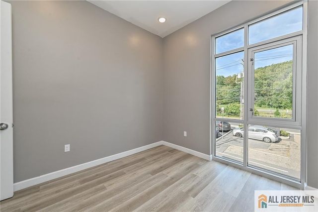 271 Millburn Avenue 2D, Millburn, NJ 07041