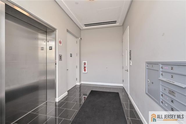 271 Millburn Avenue 2D, Millburn, NJ 07041