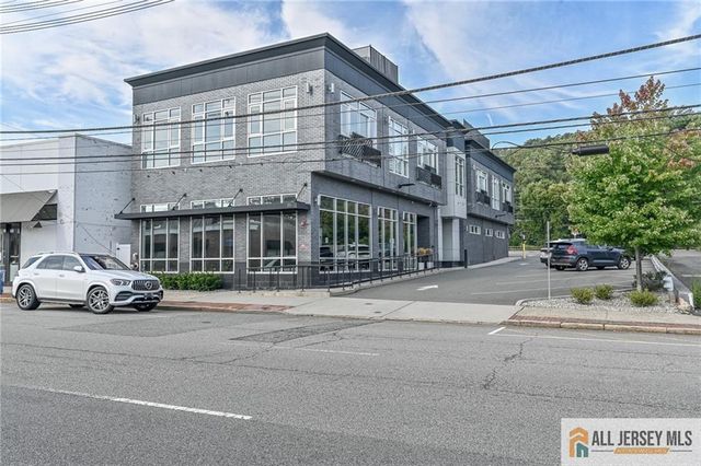 271 Millburn Avenue 2D, Millburn, NJ 07041