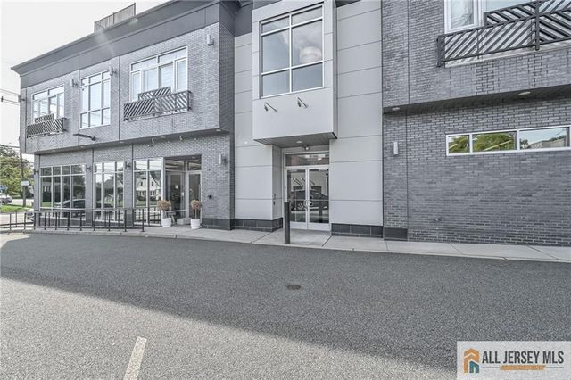 271 Millburn Avenue 2D, Millburn, NJ 07041
