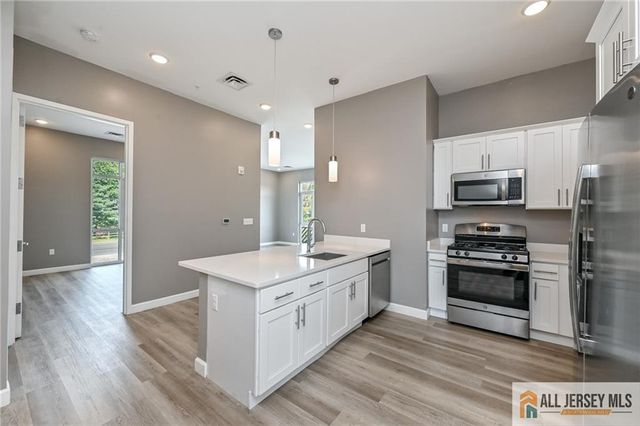 271 Millburn Avenue 2D, Millburn, NJ 07041