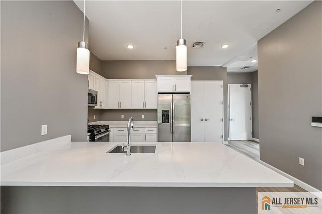 271 Millburn Avenue 2D, Millburn, NJ 07041