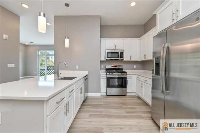 271 Millburn Avenue 2D, Millburn, NJ 07041