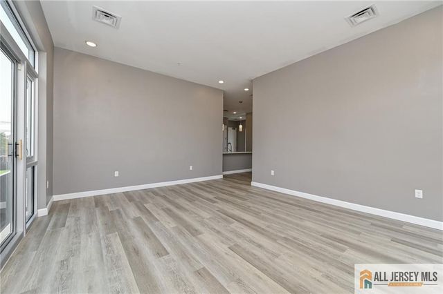 271 Millburn Avenue 2D, Millburn, NJ 07041