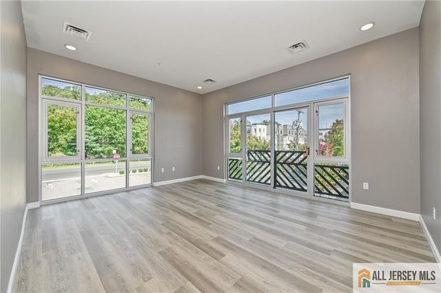 271 Millburn Avenue 2D, Millburn, NJ 07041