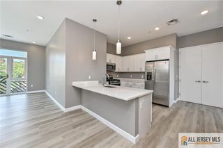 271 Millburn Avenue 2D, Millburn, NJ 07041