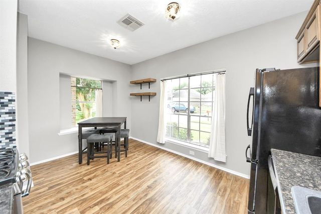 320 N Ranch House Road, Angleton, TX 77515