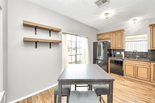 320 N Ranch House Road, Angleton, TX 77515