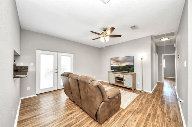 320 N Ranch House Road, Angleton, TX 77515