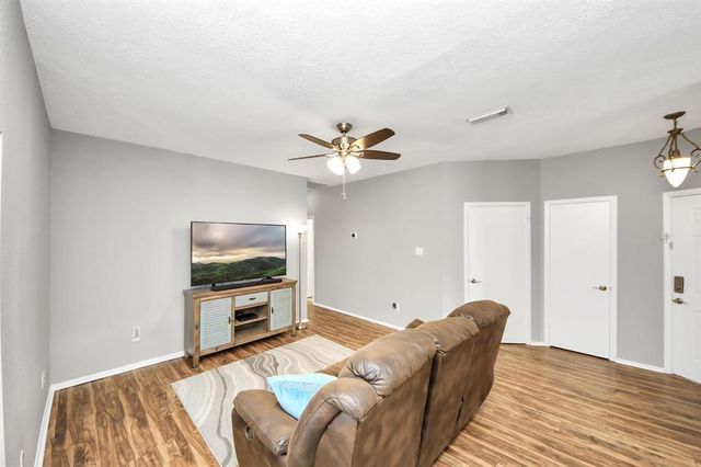 320 N Ranch House Road, Angleton, TX 77515